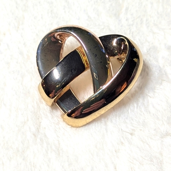 Jewelry - Vintage Goldtone and Silvertone Open Heart Brooch